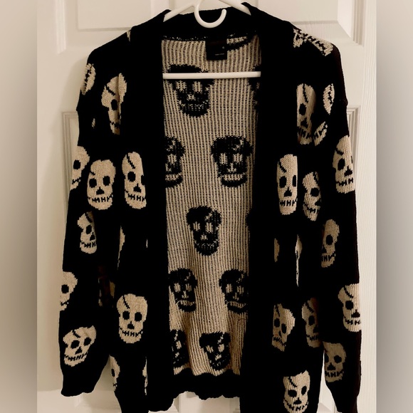 BNWOT - SKULL CARDIGAN (NO POCKETS) EMO GOTHIC - Picture 2 of 3